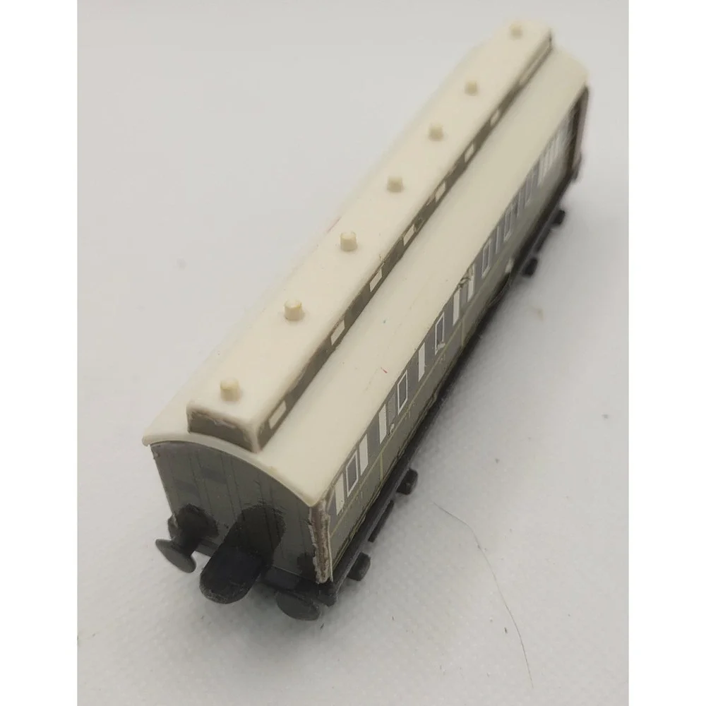 Ertl Thomas & Friends Henrietta Die-cast Metal Passenger Coach Train Car 2002